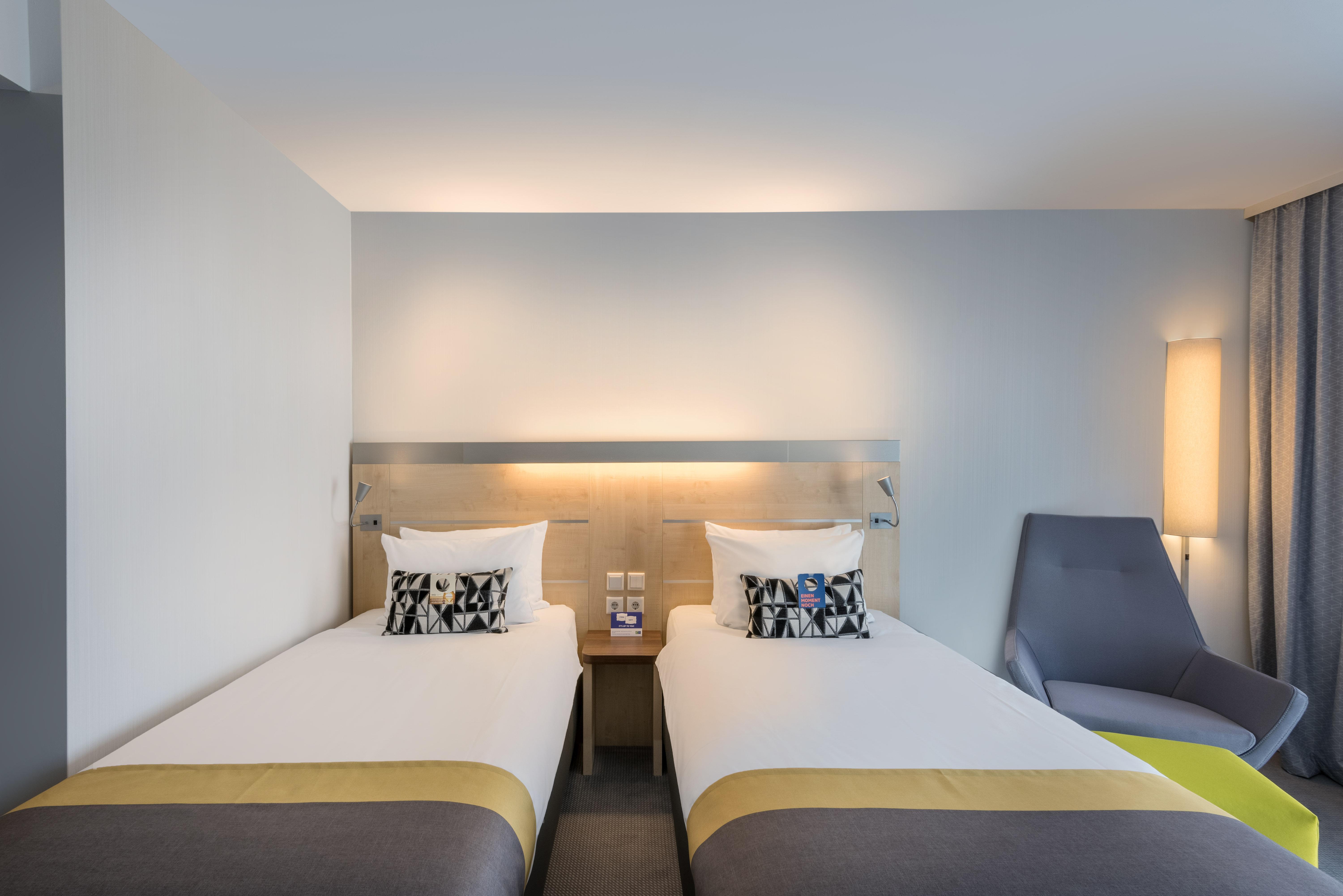 Holiday Inn Express Guetersloh By Ihg Exterior photo